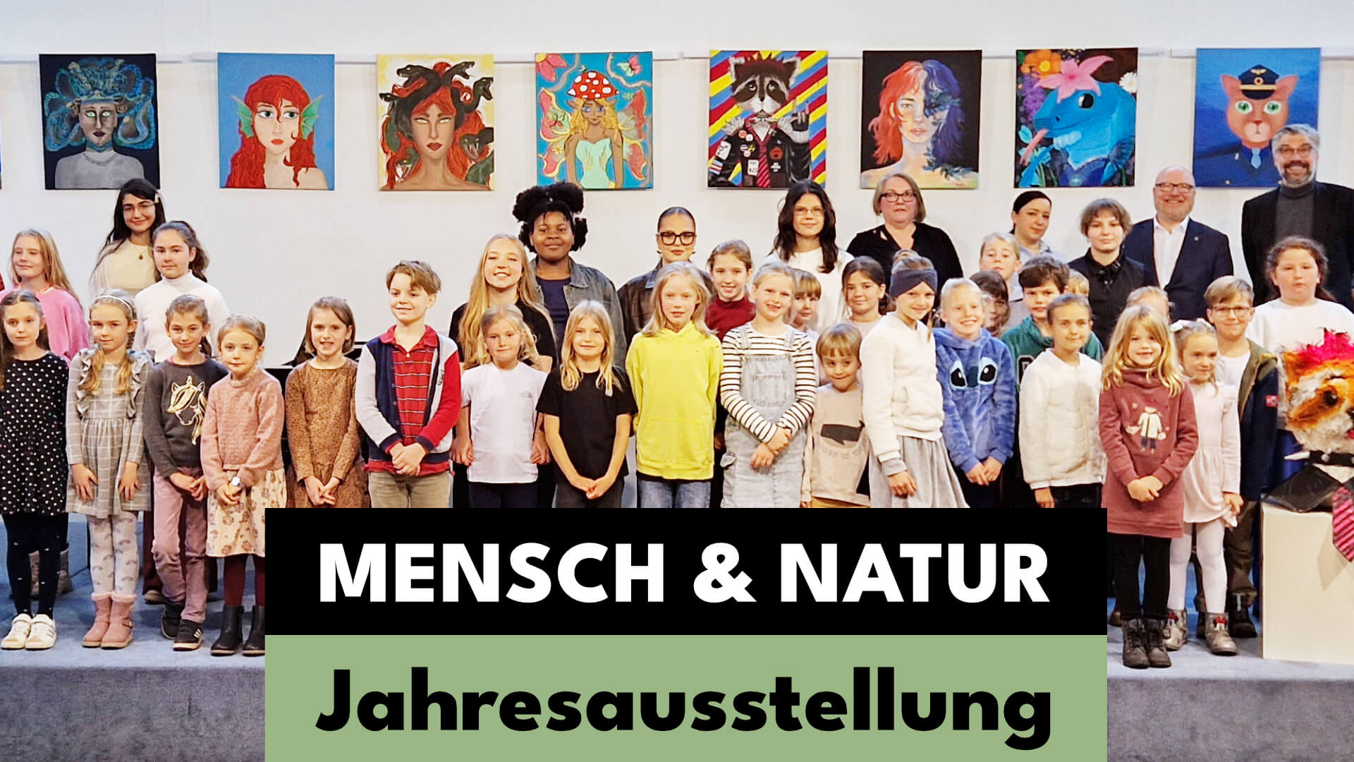 Gruppenfoto der Ausstellungseröffnung