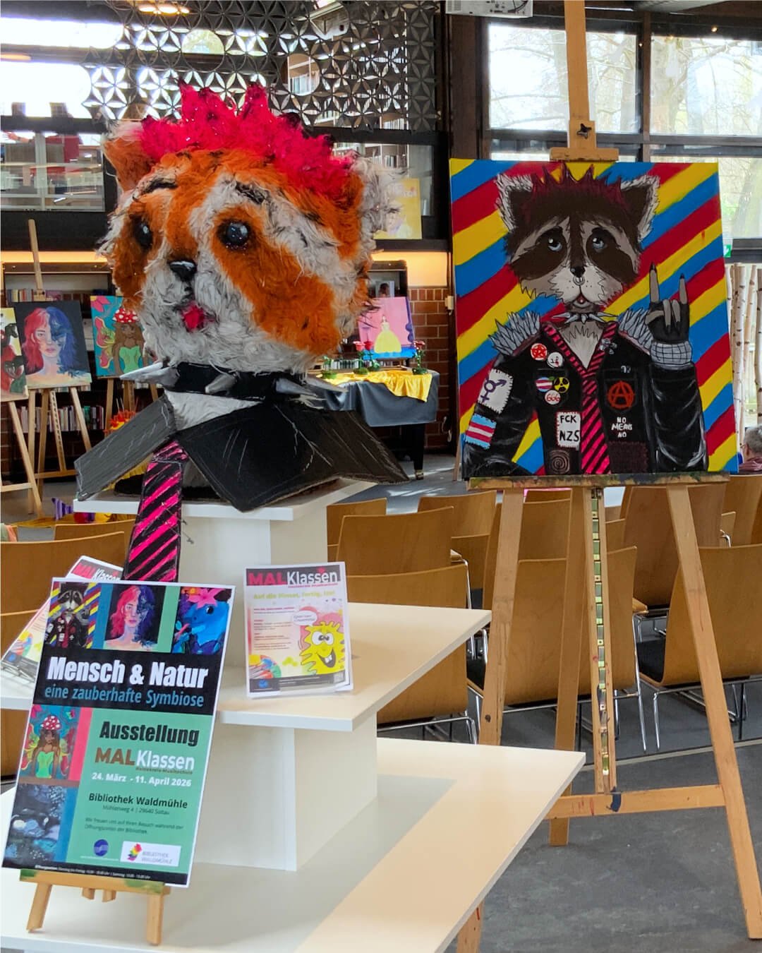 Ausstellung Malklassen der Heidekreis-Musikschule in der Bibliothek Waldmühle Soltau